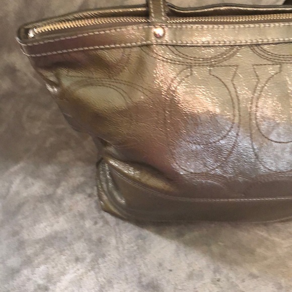 Coach Tote ๐ Signature Patent Leather Gold - Picture 9 of 16